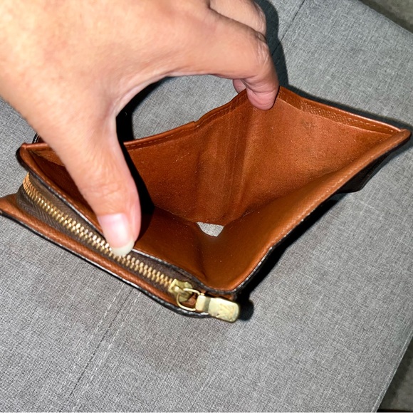 Authentic Louis Vuitton Monogram Bifold Wallet - Picture 6 of 16